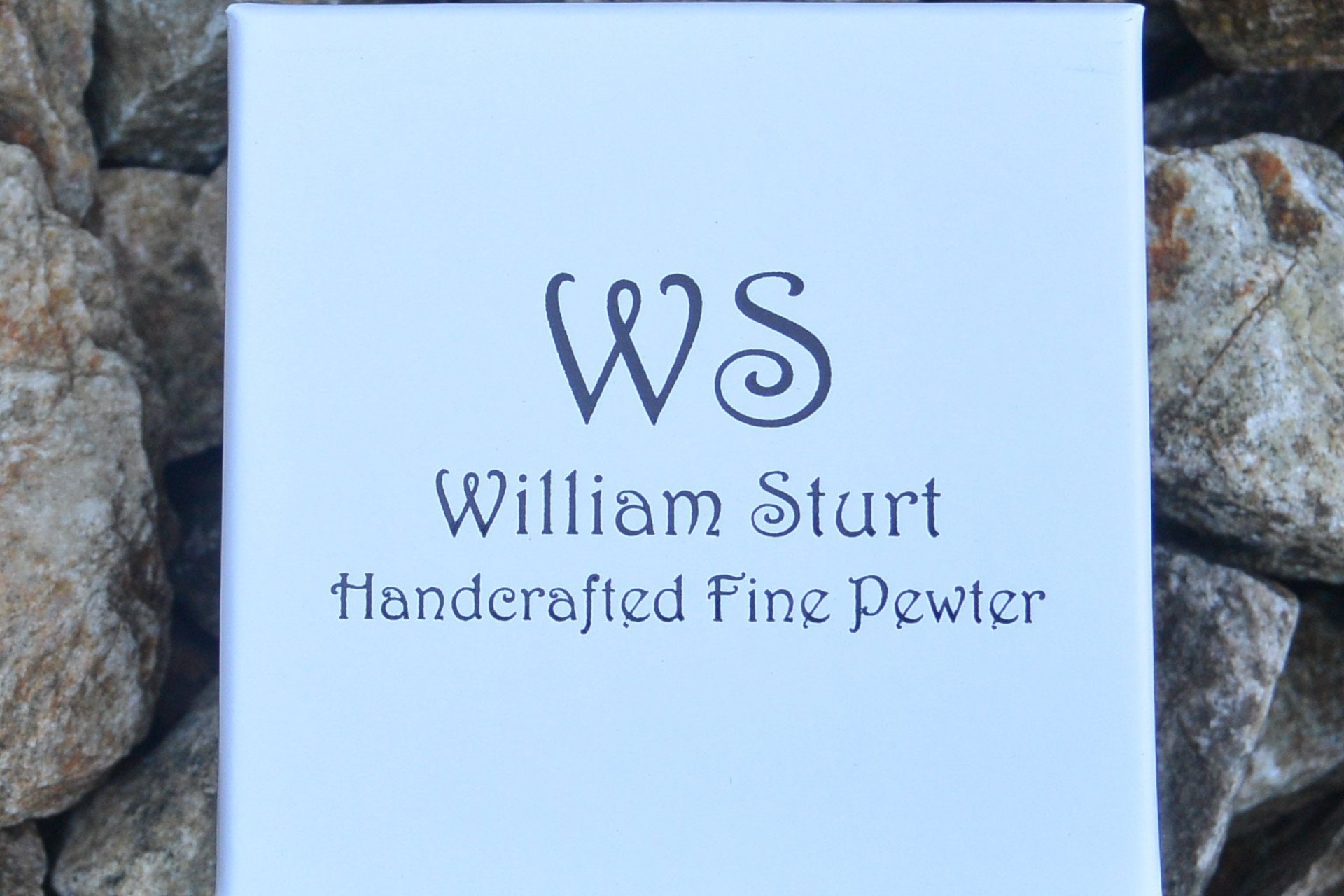 Collier Vagina, Faite Main en Etain par William Sturt des Etains de Jumilhac