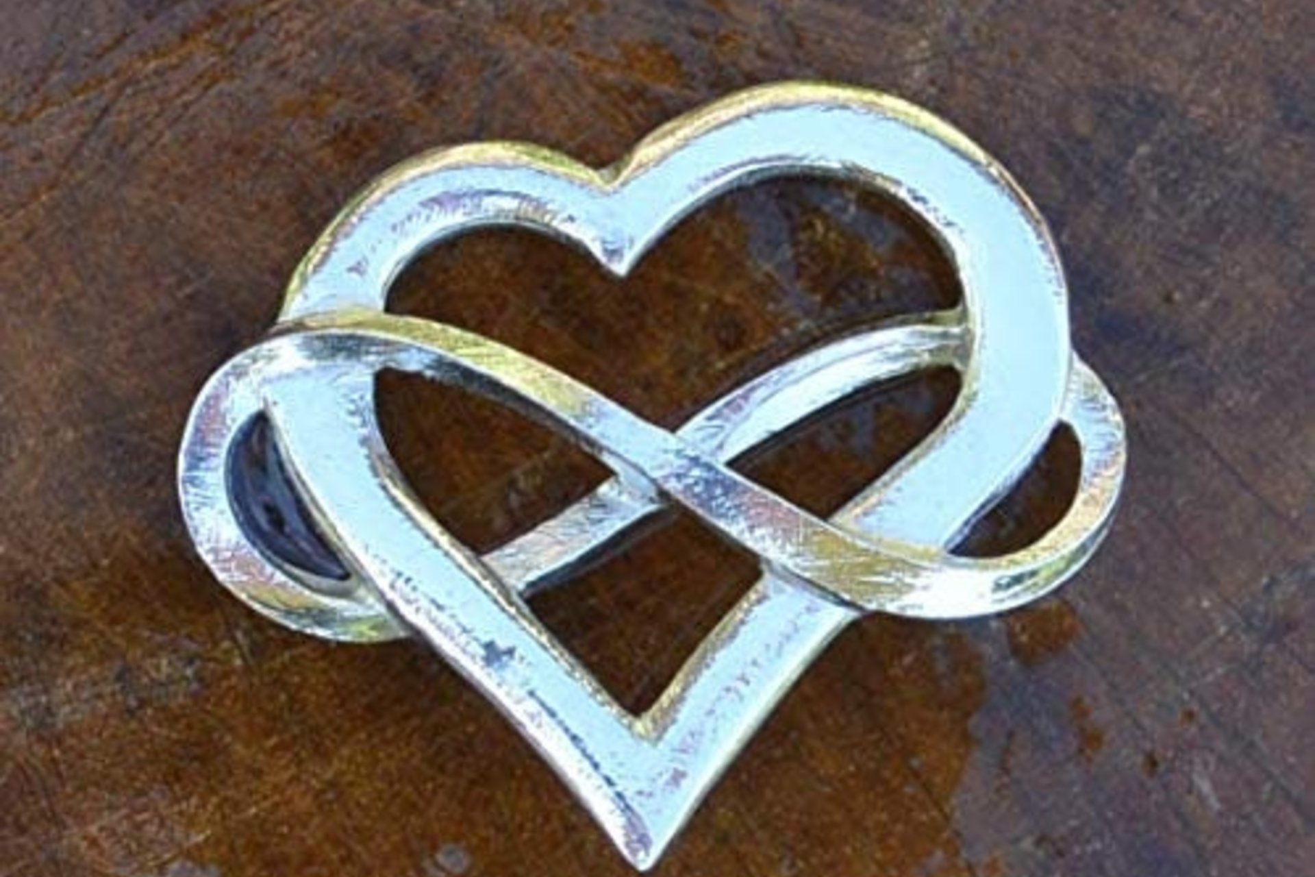 Heart with Infinity Loop Brooch – Symbol of Polyamory. Hand Cast Pewter.